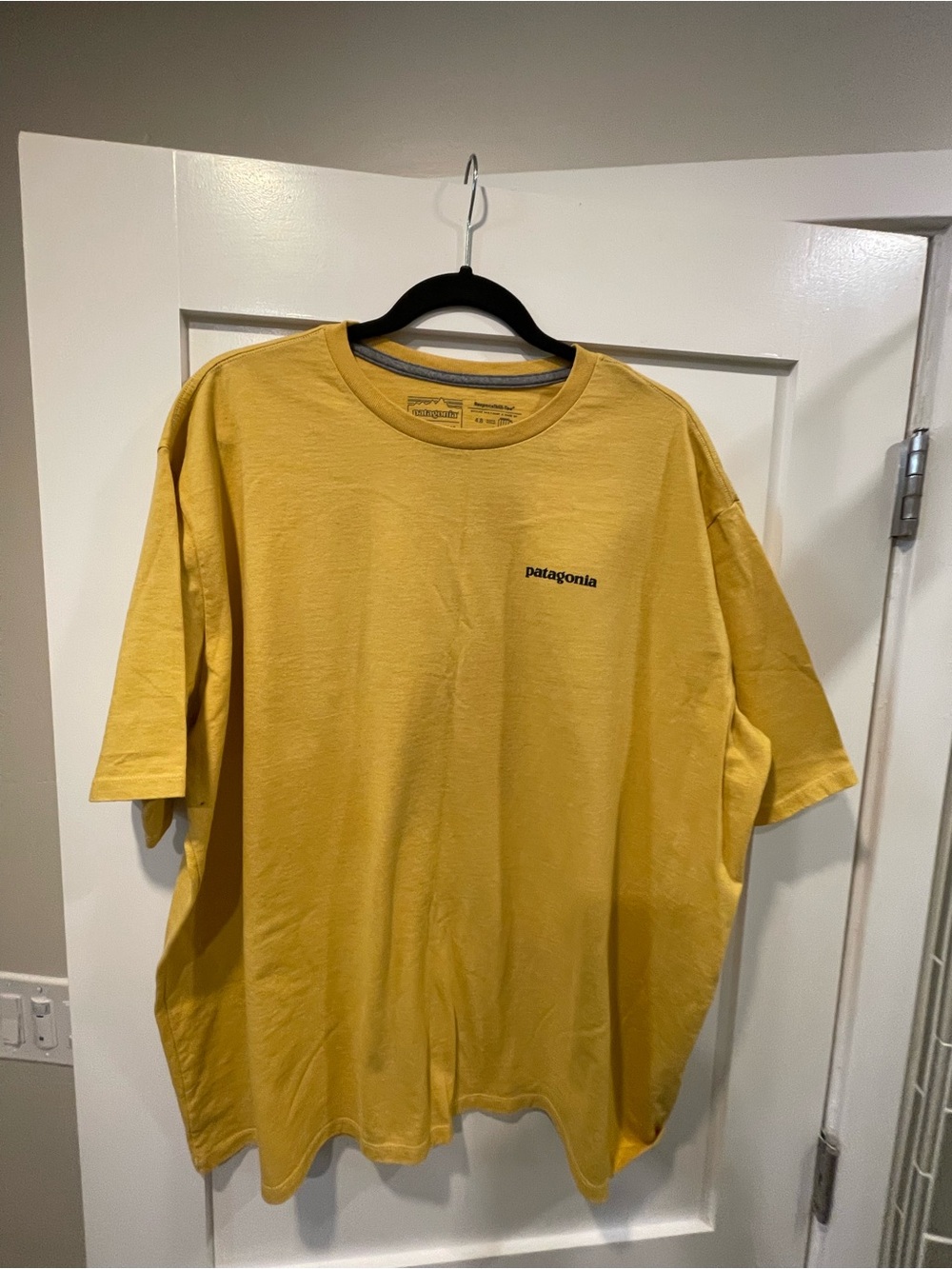 MEn’s Yellow Patagonia T-shirt sz XL $68